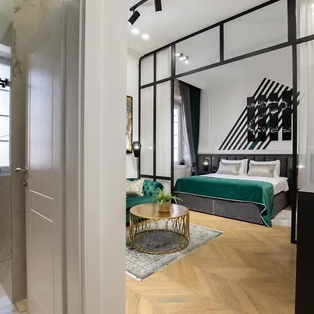 Dezign Superior & Konukevi 4*