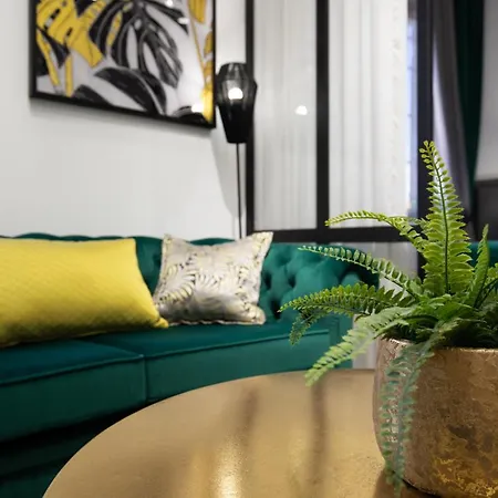 Dezign Superior & ゲストハウス ザダル